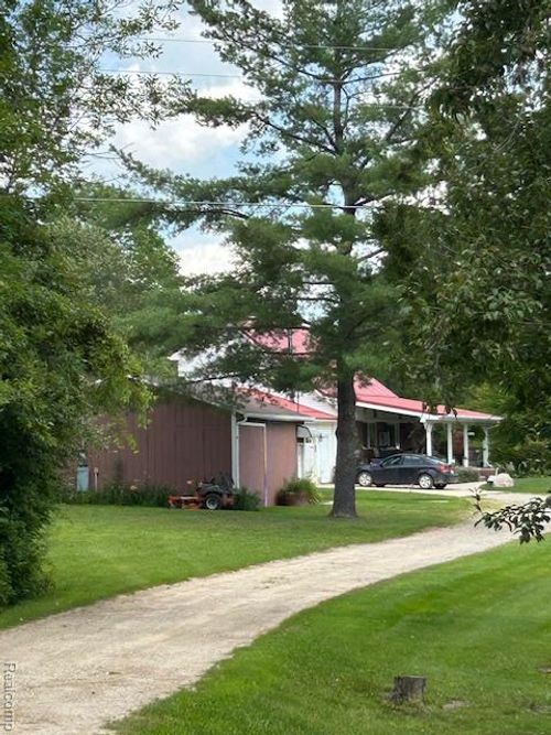 8603 Fostoria Rd, Fostoria, MI, 48435-9507 | Card Image