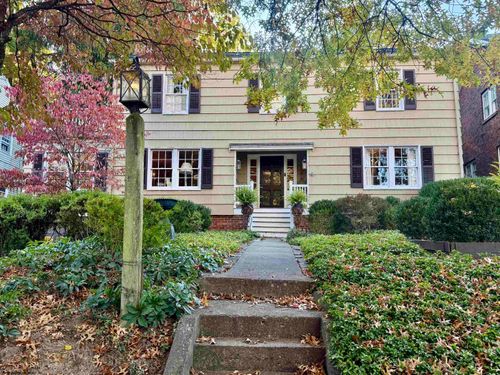 910 8th St, Fairmont, WV, 26554-2562 | Card Image