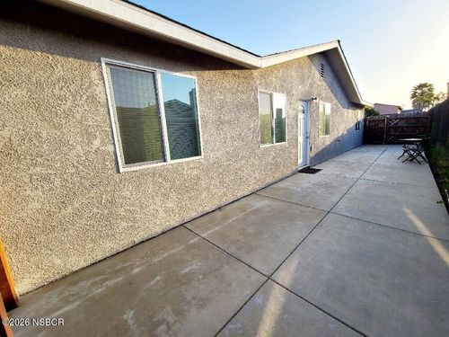 1409 N Thornburg St, Santa Maria, CA, 93458-2165 | Card Image