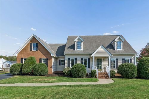 5670 Gentry Dr, New Kent, VA, 23124-2855 | Card Image