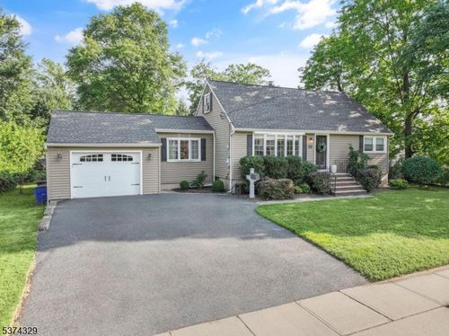 42 W Franklin Ave, Pequannock, NJ, 07440-1525 | Card Image