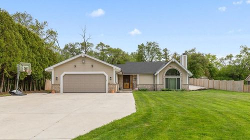 9201 W County Line Road, Milwaukee, WI, 53224 | Card Image