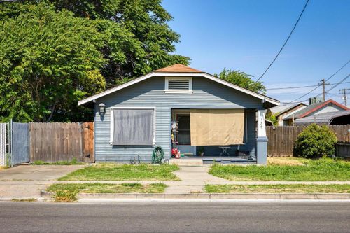 136 N Acacia Ave, Ripon, CA, 95366-2401 | Card Image