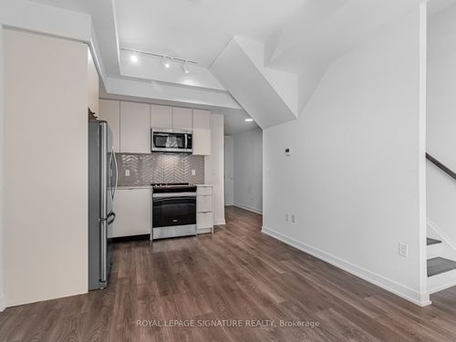 183f-1608 Charles St, Whitby, ON, L1N0P6 | Card Image