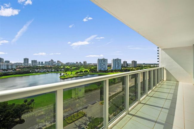 APT-1906 - 3675 N Country Club Dr, Condo with 2 bedrooms, 2 bathrooms and null parking in Aventura FL | Image 30