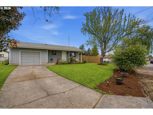 832 E 7th St, Molalla, OR, 97038-9167 | Card Image