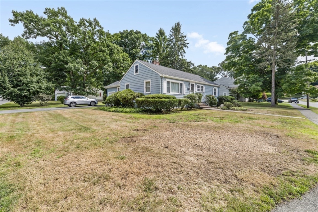 Thomas Rd, Lynnfield, MA 01940