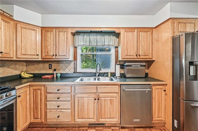 Ample cabinet & counter space | Image 17