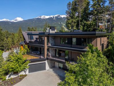 3565 Falcon Cres, House other with 4 bedrooms, 5 bathrooms and 6 parking in Whistler BC | Image 2