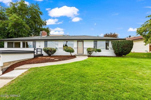 602 Meadowbrook Rd, Yakima, WA, 98903-9510 | Card Image