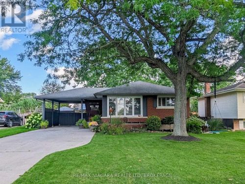 8610 Furlong Ave, Niagara Falls, ON, L2G6X1 | Card Image