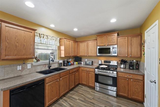 2439 Pinpoint Dr, House other with 3 bedrooms, 3 bathrooms and 2 parking in Spring TX | Image 11