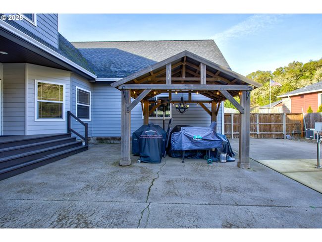 459 Oak Valley Loop, House other with 4 bedrooms, 4 bathrooms and 3 parking in Winchester OR | Image 39