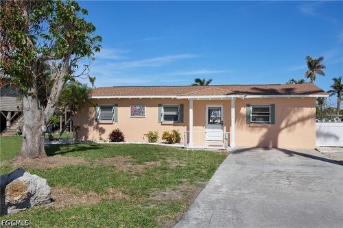 3728 Emerald Ave, ST. JAMES CITY, FL, 33956-2205 | Card Image