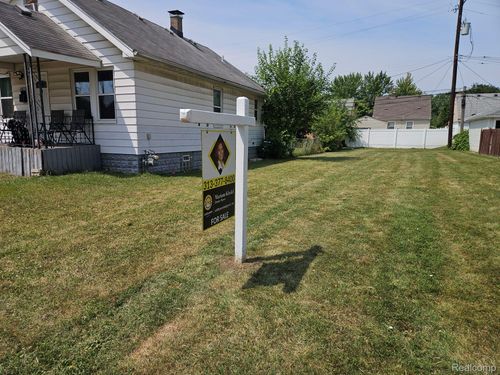 4979 Curtis St, Dearborn, MI, 48126-2840 | Card Image