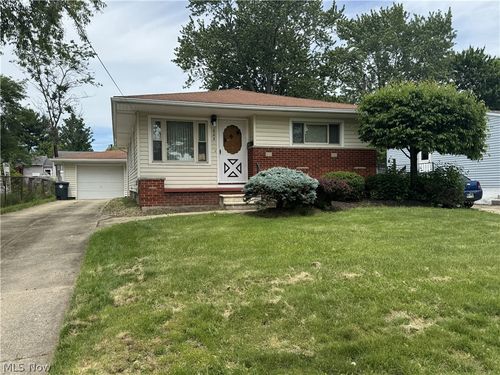 905 Carnegie Ave, Akron, OH, 44314-1130 | Card Image