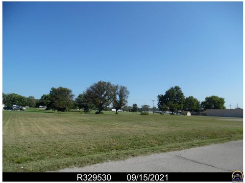 104 Nw Elm Row Ave, Topeka, KS, 66608-2309 | Card Image