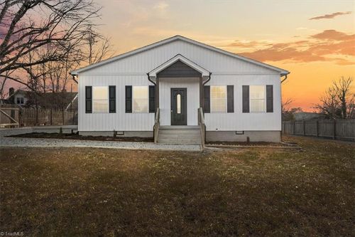 105 Charles St, Thomasville, NC, 27360-3511 | Card Image