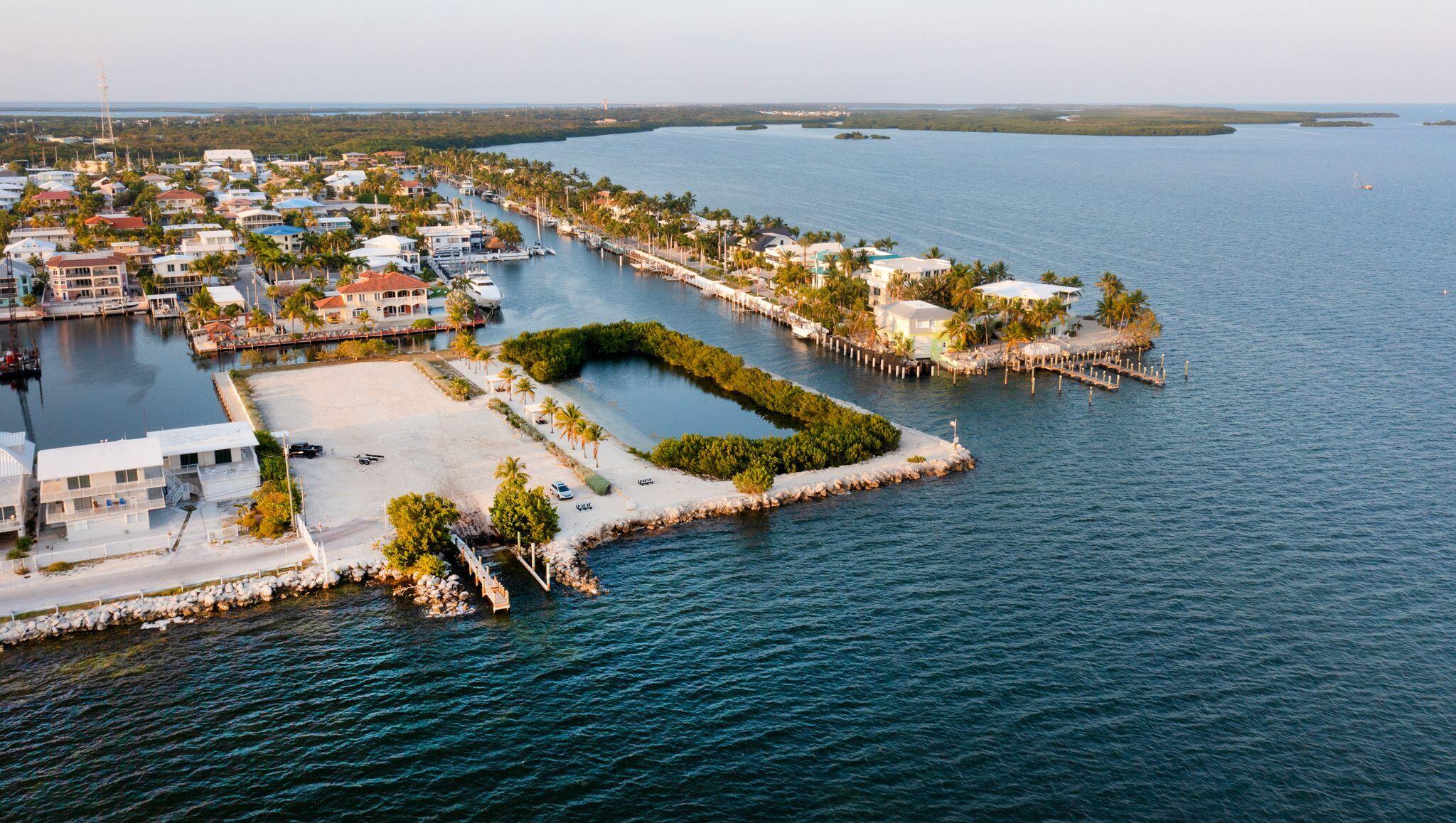 Marina Ave, Key Largo, FL 33037