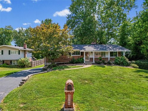 11706 Doverhill Dr, Saint Louis, MO, 63128-1112 | Card Image