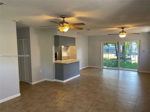 1074 Nw 27th St, Miami, FL, 33127-4038 | Card Image