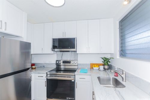 apt-204-3095 Ala Ilima St, Honolulu, HI, 96818-2773 | Card Image