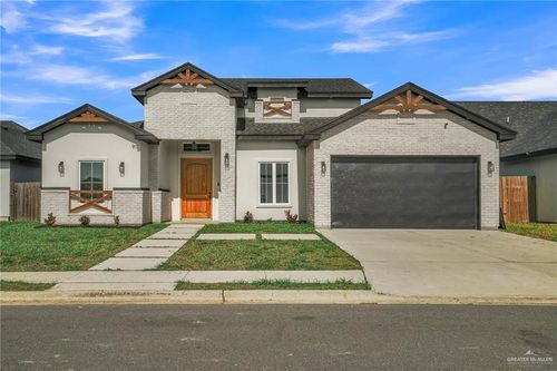 911 Thomas Ln, Alamo, TX, 78516-4046 | Card Image