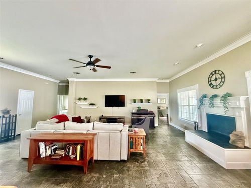 1127 Robin Rd, Elgin, TX, 78621-1040 | Card Image