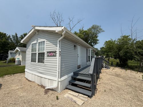 77 Dinosaur Rd, Wilmington, IL, 60481-8500 | Card Image