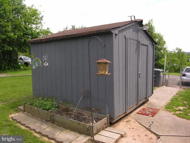 554 W Walnut St, Home with 3 bedrooms, 2 bathrooms and null parking in POTTSTOWN PA | Image 45