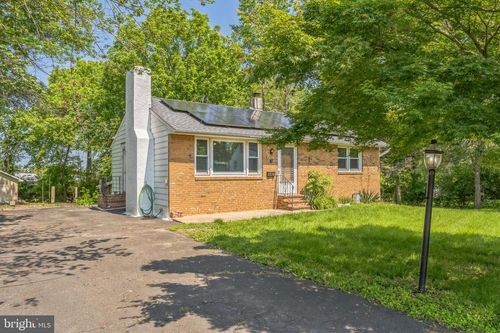 64 Poplar Ave, Warrington, PA, 18976-2546 | Card Image
