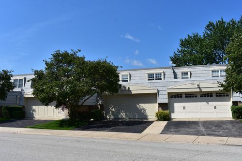 c-680 Versailles Cir, Elk Grove Village, IL, 60007-3546 | Card Image