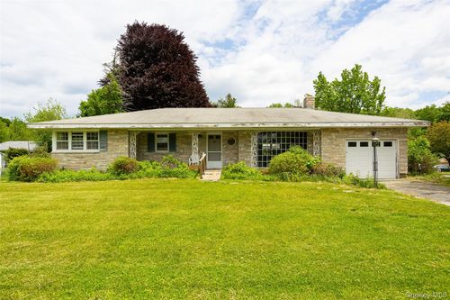 21 Violet Dr, Beacon, NY, 12508-2203 | Card Image
