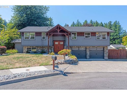 423 Ne Hacienda Pl, Gresham, OR, 97030-6135 | Card Image