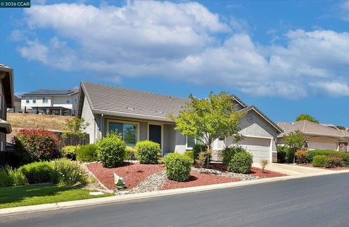 305 Gold Creek Dr, Valley Springs, CA, 95252-8100 | Card Image