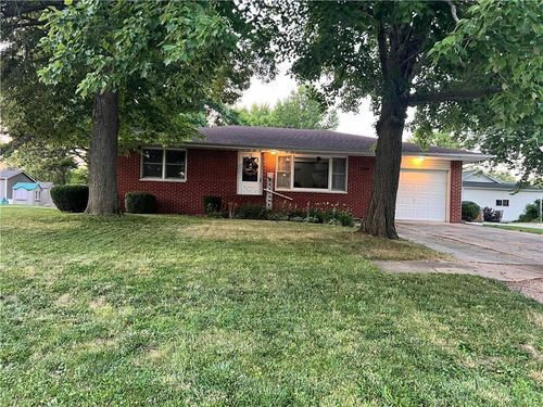 207 W Commercial St, Strasburg, IL, 62465-2004 | Card Image