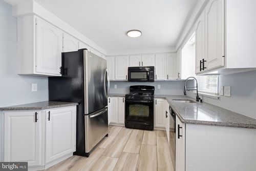 2713 Clayton St, PHILADELPHIA, PA, 19152-2102 | Card Image