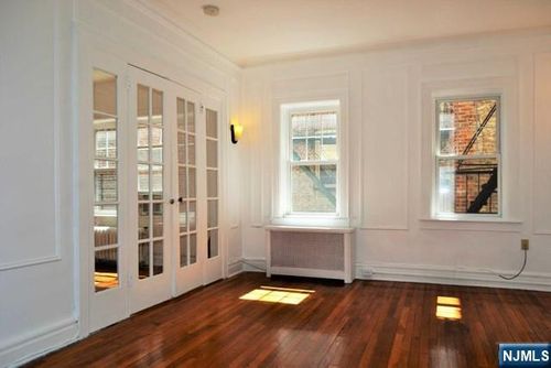 40 74th St, North Bergen, NJ, 07047-5948 | Card Image