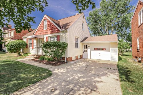 1682 Longwood Dr, Mayfield Heights, OH, 44124-3059 | Card Image
