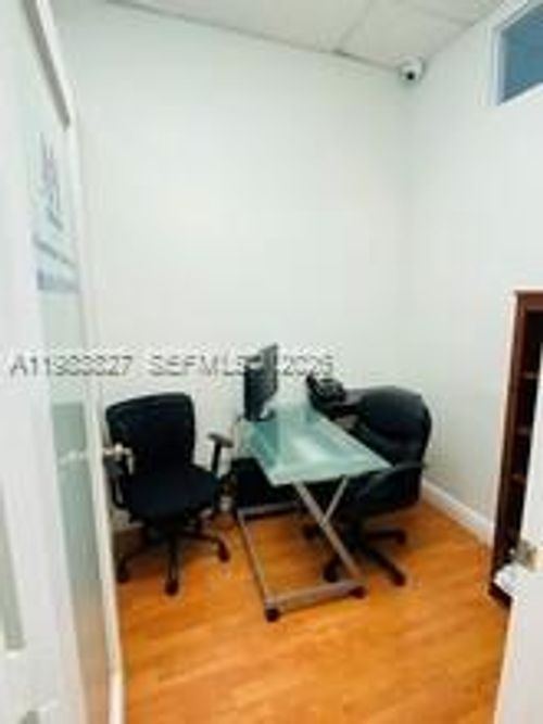 c-19300 W Dixie Hwy, MIAMI, FL, 33180-2201 | Card Image