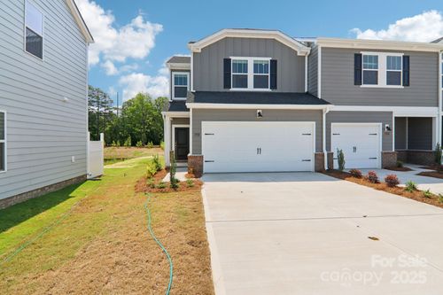 8104 Hidden Springs Trl, Charlotte, NC, 28216 | Card Image