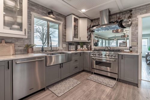 736 Shorewood Dr, Detroit Lakes, MN, 56501-4904 | Card Image