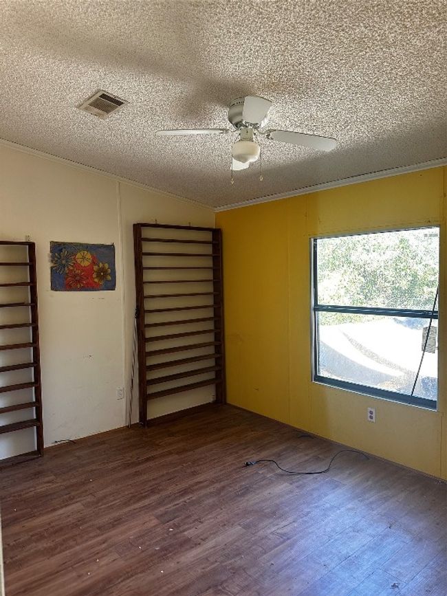 203 River Oaks Dr, House other with 3 bedrooms, 2 bathrooms and 7 parking in Cedar Creek TX | Image 8