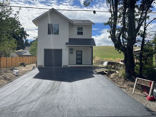 219 N Main Ave, White Salmon, WA, 98672-1150 | Card Image