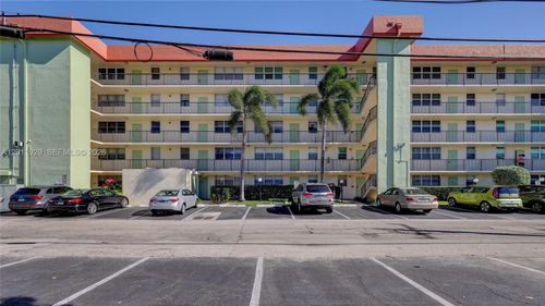 422c-5300 Ne 24th Ter, Fort Lauderdale, FL, 33308-3910 | Card Image