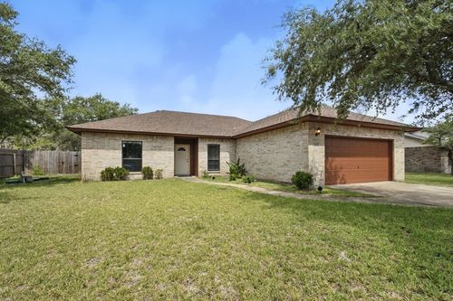 829 Redwood Ave, Rockport, TX, 78382-5934 | Card Image