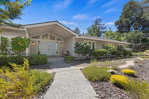 11 Breck Ct, Moraga, CA, 94556-2704 | Card Image