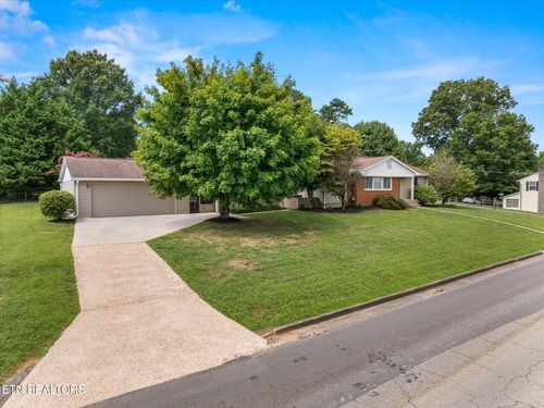 700 W 6th Ave, Lenoir City, TN, 37771-1725 | Card Image