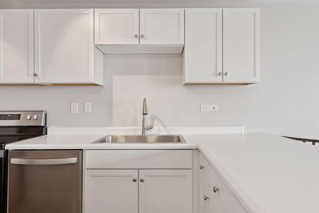Stainless steel sink and appliances | Image 19