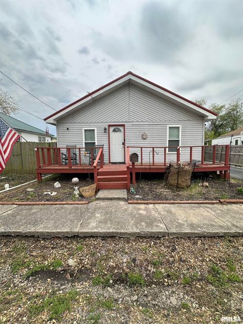 812 W Lindell St, West Frankfort, IL, 62896-1946 | Card Image